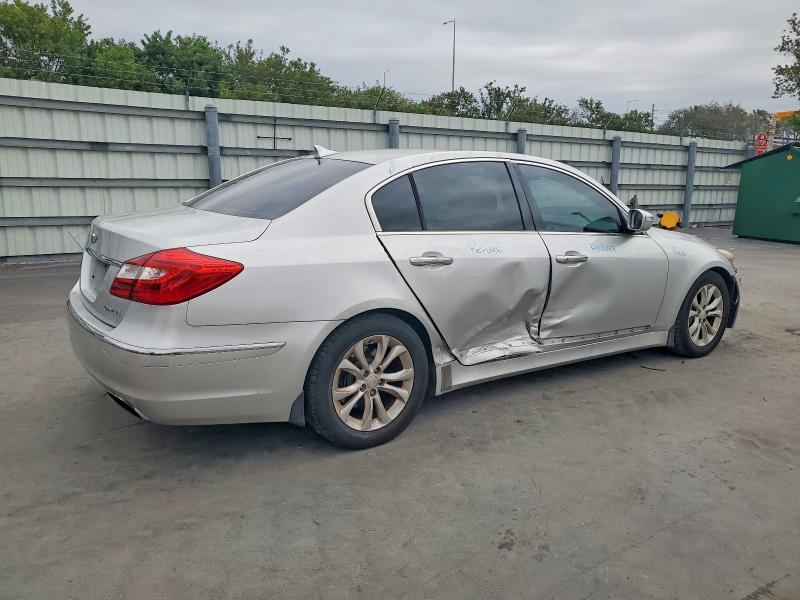 Photo 3 from auction – 2013 HYUNDAI GENESIS with VIN KMHGC4DD7DU247343