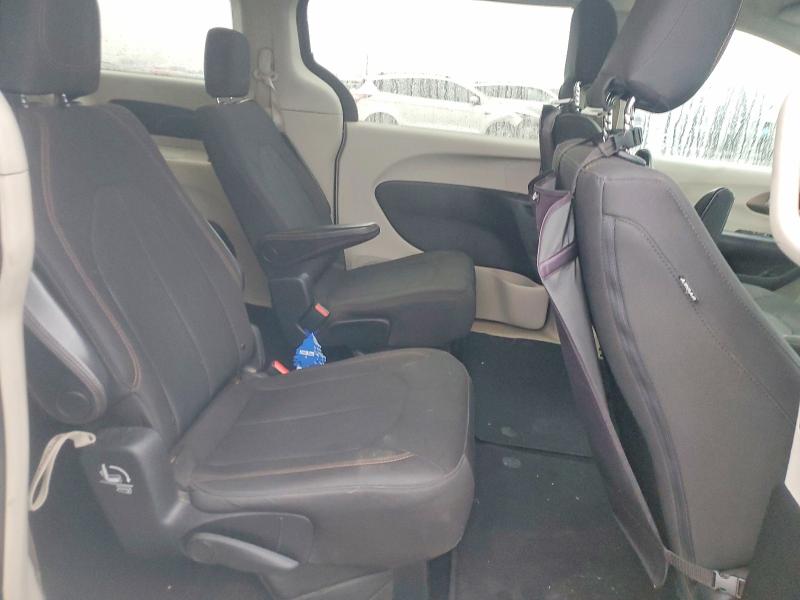 Photo 11 from auction – 2017 CHRYSLER PACIFICA T with VIN 2C4RC1DG9HR511817