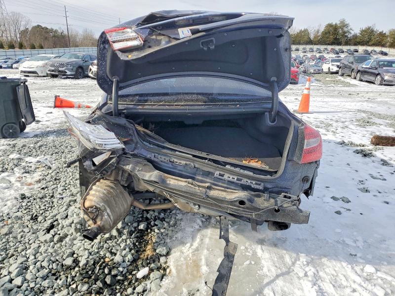 Photo 6 from auction – 2013 HYUNDAI GENESIS 3. with VIN KMHGC4DD0DU226723