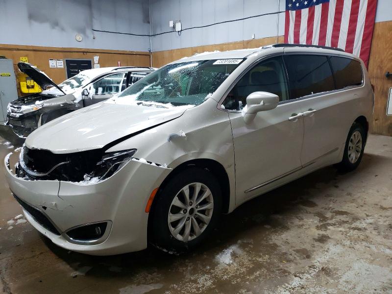 CHRYSLER PACIFICA 2017 with VIN 2C4RC1BG9HR665446 - Photo from auction