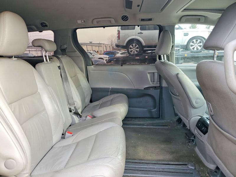 Photo 11 from auction – 2017 TOYOTA SIENNA with VIN 5TDYZ3DC1HS812513