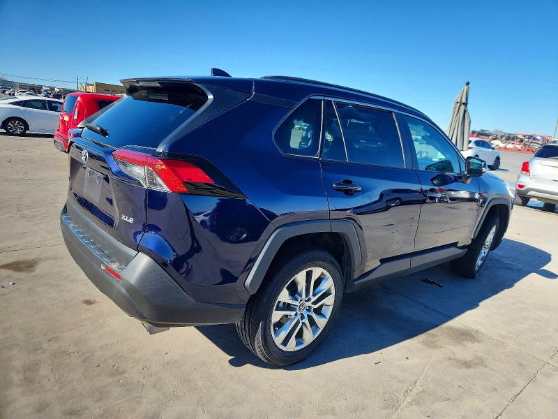 Photo 3 from auction – 2021 TOYOTA RAV4 XLE with VIN 2T3C1RFV3MW117302