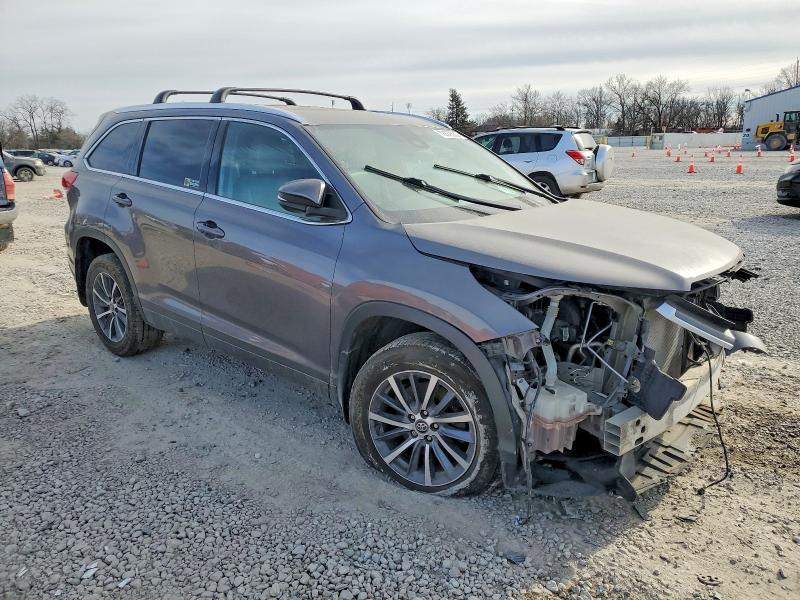 Foto 4 de la subasta – 2018 TOYOTA HIGHLANDER con VIN 5TDJZRFH2JS545627