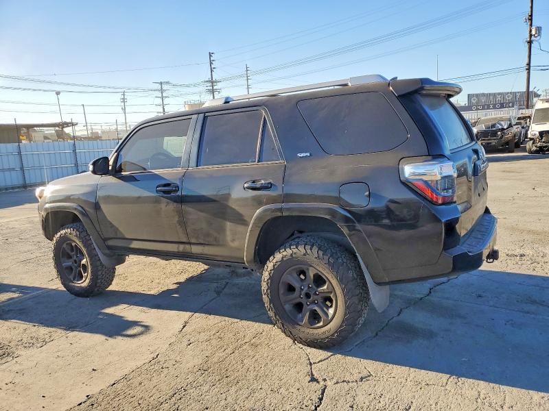 Photo 2 from auction – 2014 TOYOTA 4RUNNER SR with VIN JTEZU5JR0E5079973