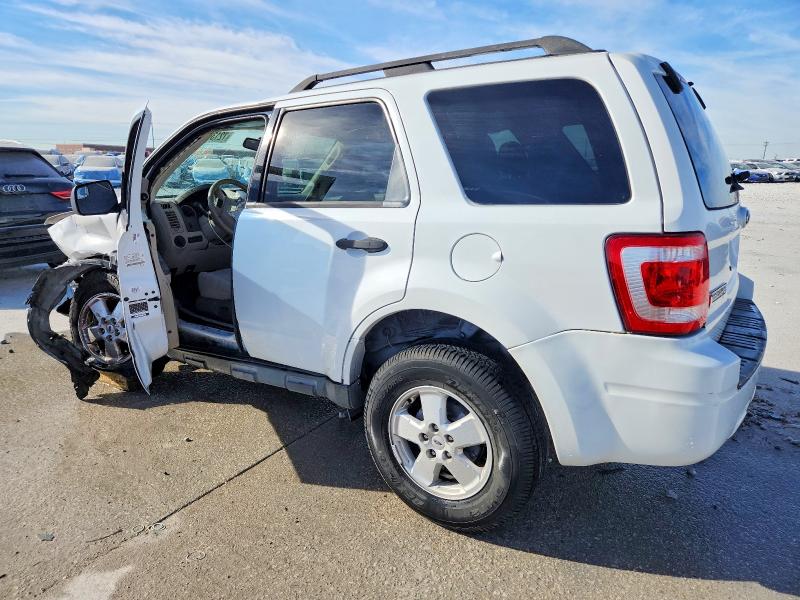 Photo 2 from auction – 2011 FORD ESCAPE XLT with VIN 1FMCU9D78BKC38565