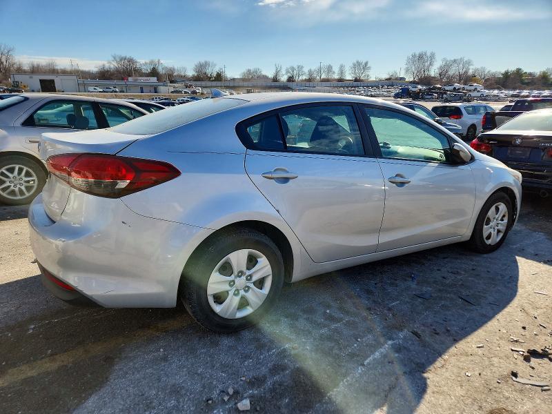 Photo 3 from auction – 2017 KIA FORTE LX with VIN 3KPFK4A78HE065852