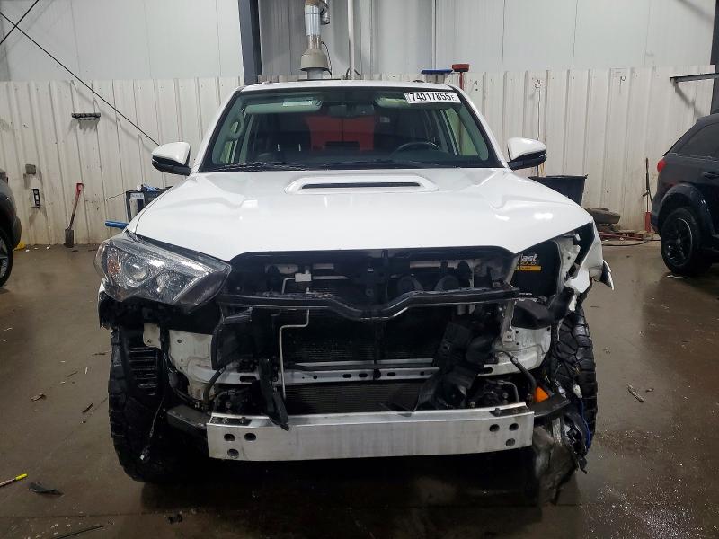 Photo 5 from auction – 2018 TOYOTA 4RUNNER SR with VIN JTEBU5JR5J5595807
