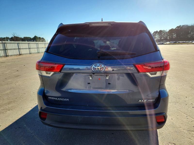Photo 6 from auction – 2018 TOYOTA HIGHLANDER with VIN 5TDJZRFHXJS490442