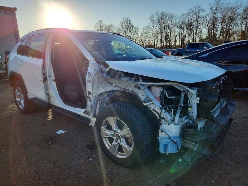 Photo 4 from auction – 2019 TOYOTA RAV4 with VIN JTMP1RFV8KJ021968
