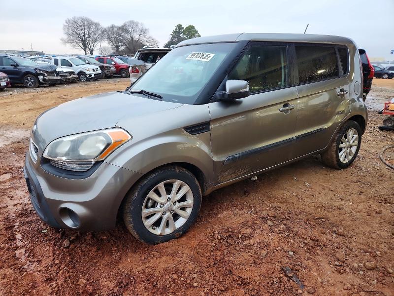 KIA SOUL + 2013 with VIN KNDJT2A65D7581020 - Photo from auction