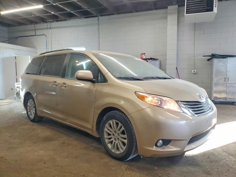 Photo 4 from auction – 2011 TOYOTA SIENNA XLE with VIN 5TDYK3DC0BS020686