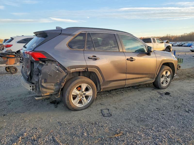 Photo 3 from auction – 2021 TOYOTA RAV4 XLE with VIN 2T3P1RFVXMC206559