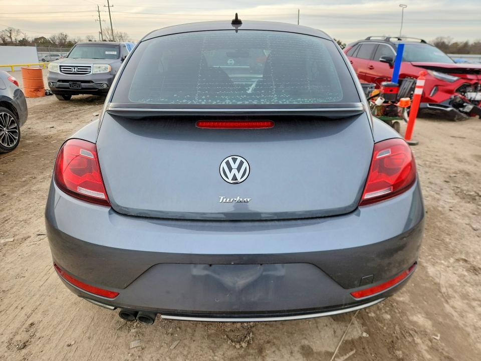 Photo 6 from auction – 2019 VOLKSWAGEN BEETLE with VIN 3VWJD7AT7KM713081