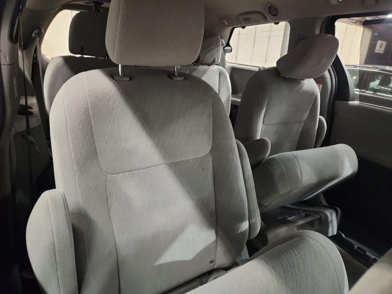 Photo 11 from auction – 2015 TOYOTA SIENNA with VIN 5TDJK3DC3FS119364