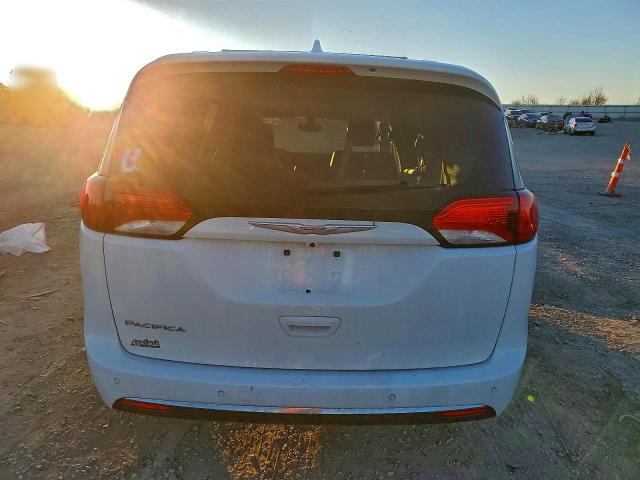 Photo 6 from auction – 2017 CHRYSLER PACIFICA with VIN 2C4RC1EG7HR752595