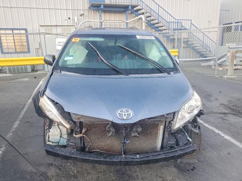 Photo 5 from auction – 2016 TOYOTA SIENNA XLE with VIN 5TDYK3DC7GS728893