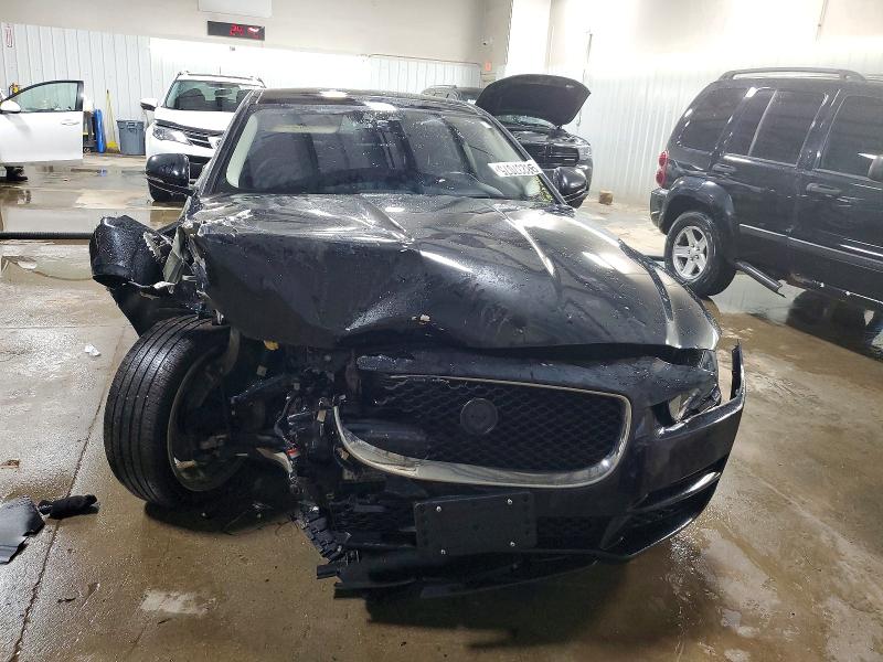 Photo 5 from auction – 2017 JAGUAR XE with VIN SAJAJ4BV7HA954219