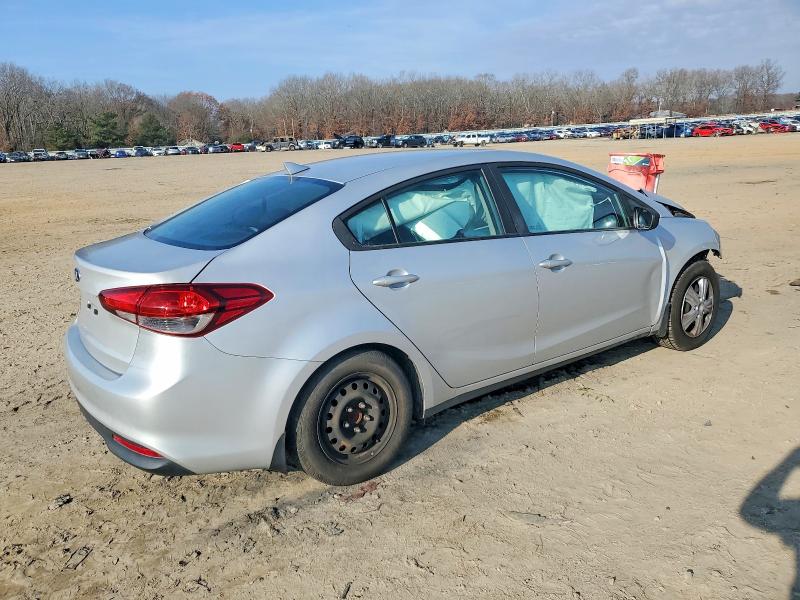 Photo 3 from auction – 2018 KIA FORTE LX with VIN 3KPFK4A78JE178478