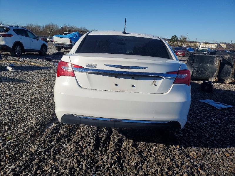 Photo 6 from auction – 2014 CHRYSLER 200 TOURIN with VIN 1C3CCBBB5EN197616