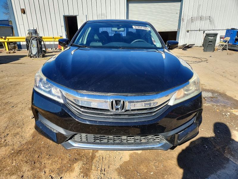 Photo 5 from auction – 2017 HONDA ACCORD with VIN 1HGCR2F39HA045753
