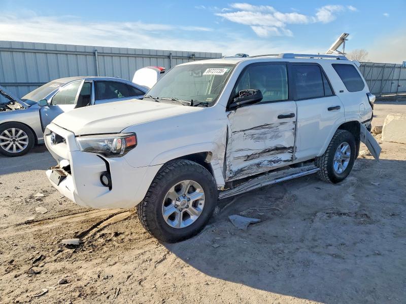 TOYOTA 4RUNNER SR 2018 with VIN JTEZU5JR2J5167496 - Photo from auction