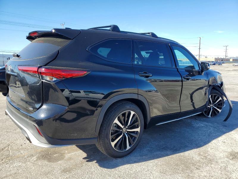 Photo 3 from auction – 2021 TOYOTA HIGHLANDER with VIN 5TDJZRAH5MS082717