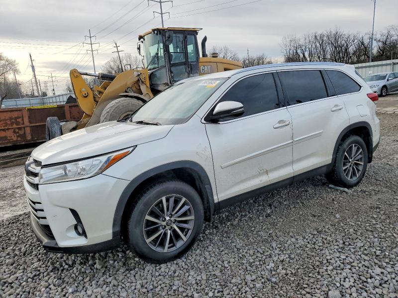 Photo 1 from auction – 2019 TOYOTA HIGHLANDER with VIN 5TDJZRFH3KS582736