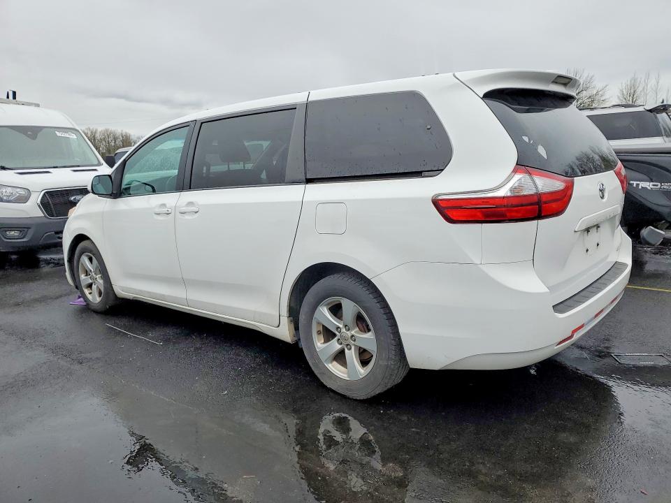 Photo 2 from auction – 2016 TOYOTA SIENNA LE with VIN 5TDKK3DC0GS738865