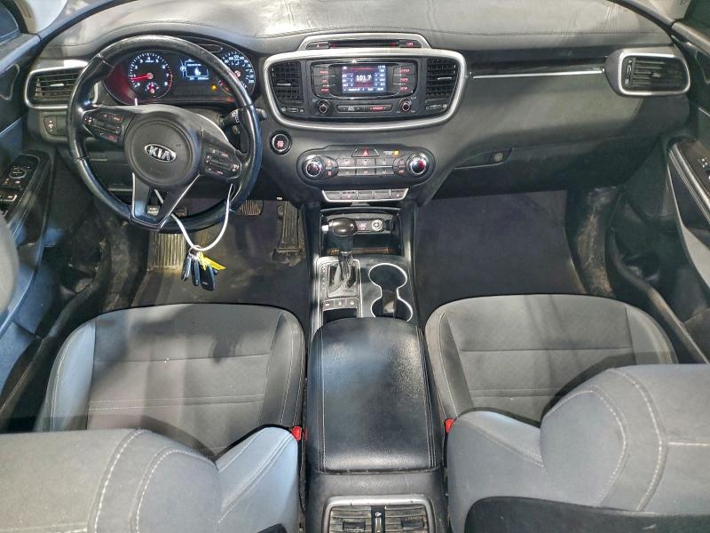 Photo 8 from auction – 2016 KIA SORENTO LX with VIN 5XYPGDA54GG151990