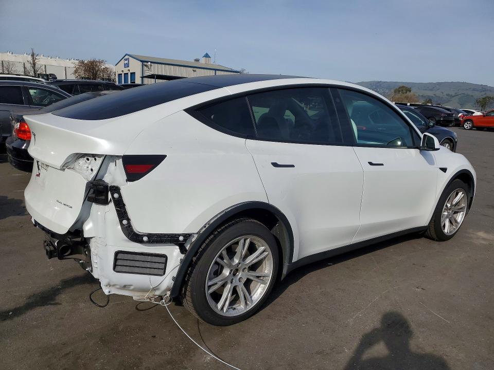 Photo 3 from auction – 2022 TESLA MODEL Y with VIN 7SAYGDEEXNF561070