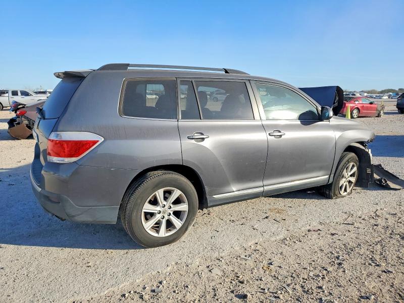 Photo 3 from auction – 2012 TOYOTA HIGHLANDER with VIN 5TDBK3EH7CS097993