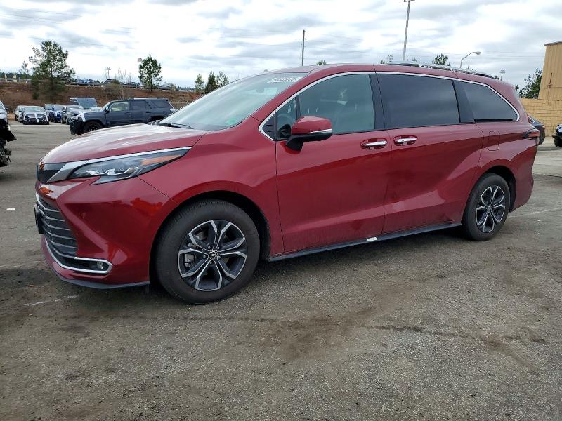 TOYOTA SIENNA LIM 2025 with VIN 5TDESKFC5SS172831 - Photo from auction