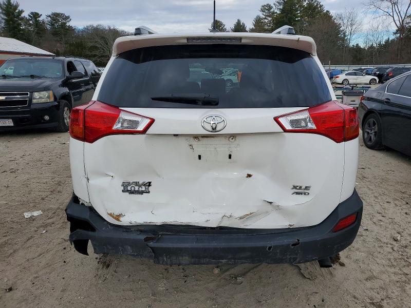 Photo 6 from auction – 2015 TOYOTA RAV4 with VIN JTMRFREV3FJ046293