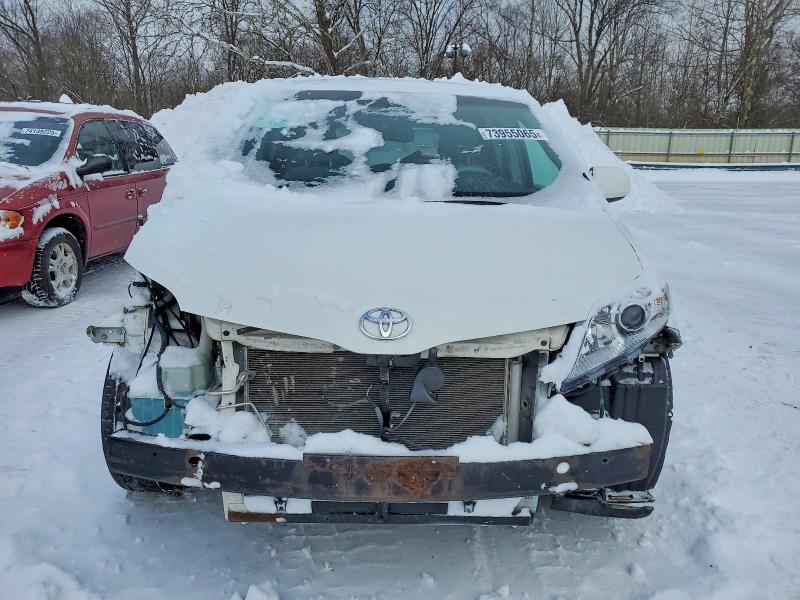 Photo 5 from auction – 2011 TOYOTA SIENNA LE with VIN 5TDKK3DC4BS071680