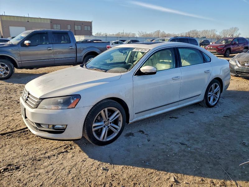 VOLKSWAGEN PASSAT SE 2015 with VIN 1VWBS7A32FC031047 - Photo from auction