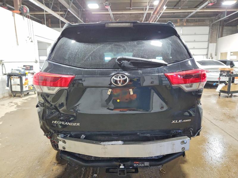 Photo 6 from auction – 2018 TOYOTA HIGHLANDER with VIN 5TDJZRFH8JS551528
