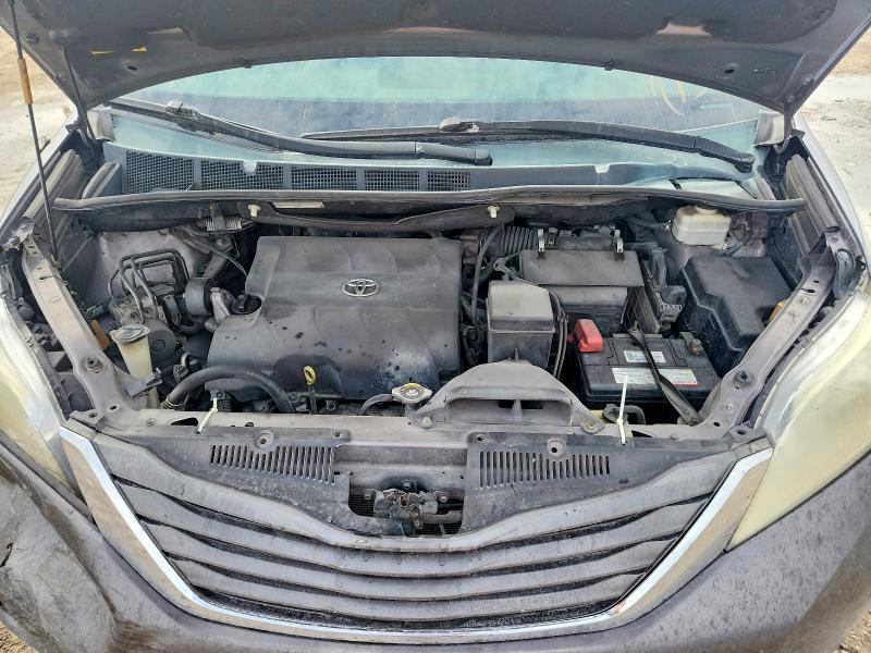 Photo 12 from auction – 2014 TOYOTA SIENNA XLE with VIN 5TDYK3DC5ES487624