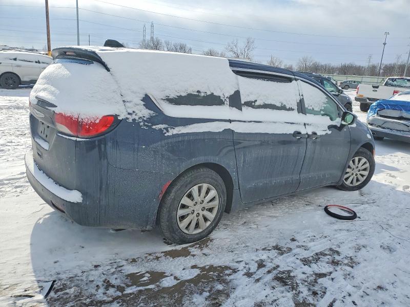Photo 3 from auction – 2019 CHRYSLER PACIFICA L with VIN 2C4RC1AG4KR652208