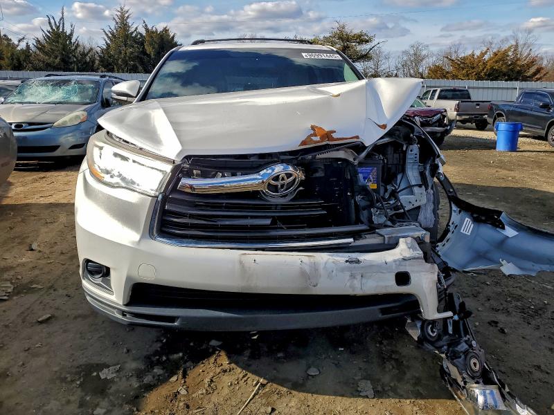 Photo 5 from auction – 2015 TOYOTA HIGHLANDER with VIN 5TDBKRFH1FS195732