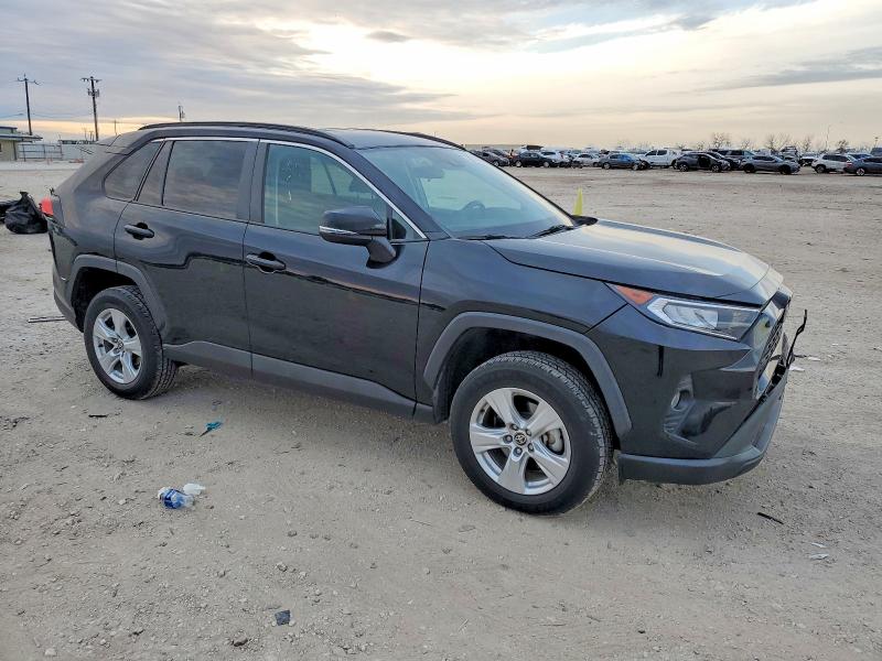 Photo 4 from auction – 2021 TOYOTA RAV4 XLE with VIN 2T3P1RFV2MC213408