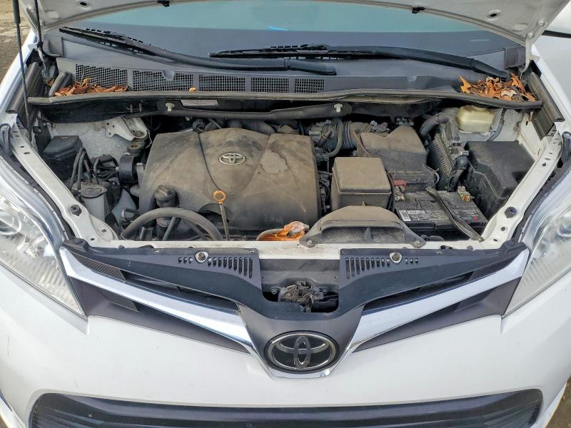 Photo 12 from auction – 2018 TOYOTA SIENNA LE with VIN 5TDKZ3DC7JS935292