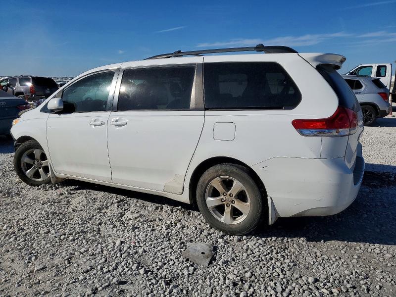 Photo 2 from auction – 2013 TOYOTA SIENNA LE with VIN 5TDKK3DC9DS374599