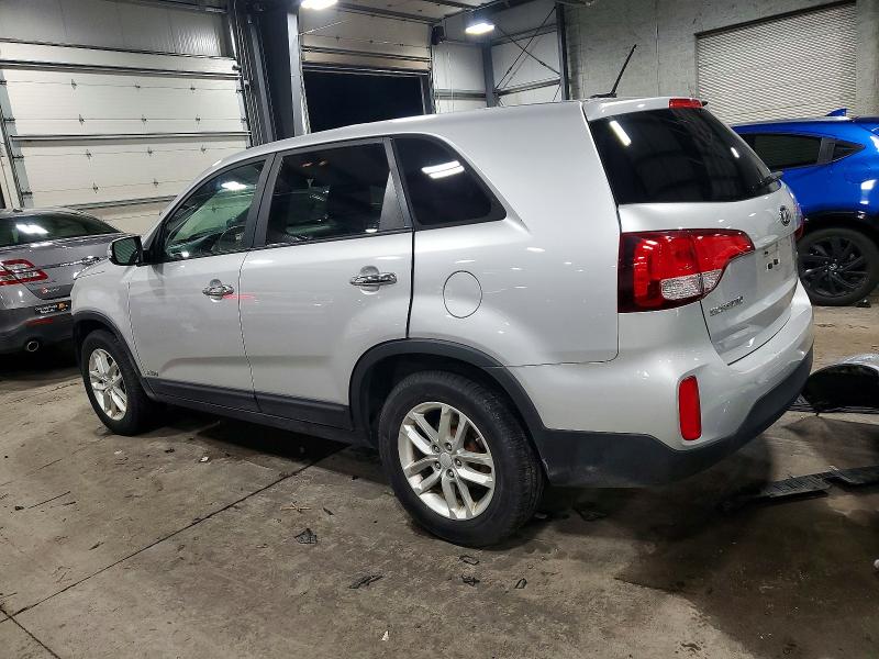 Photo 2 from auction – 2015 KIA SORENTO LX with VIN 5XYKTCA64FG568467