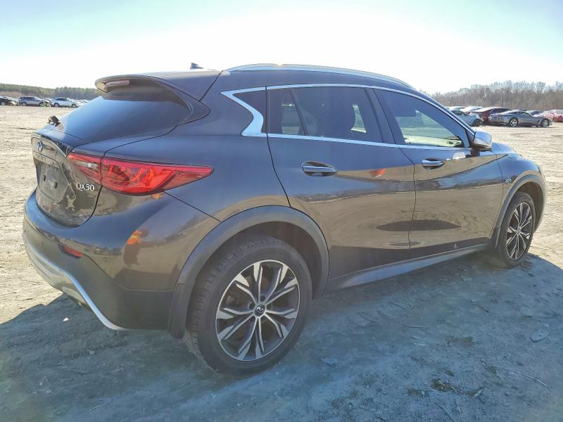 Photo 3 from auction – 2017 INFINITI QX30 BASE with VIN SJKCH5CR2HA030133