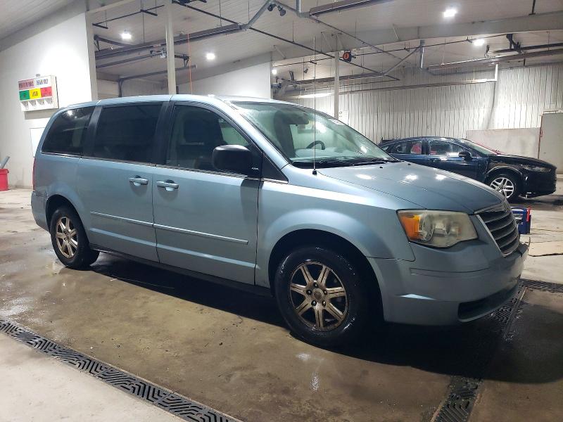 Photo 4 from auction – 2010 CHRYSLER TOWN & COU with VIN 2A4RR2D13AR365933