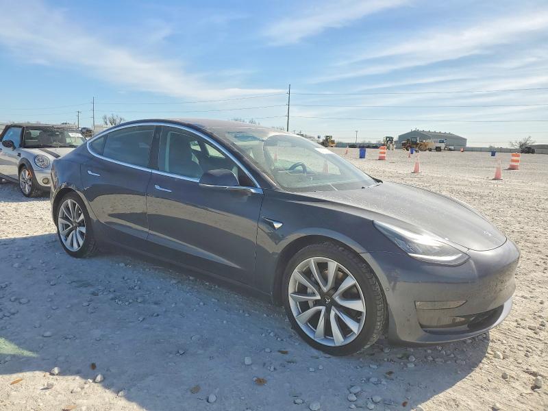 Photo 4 from auction – 2018 TESLA MODEL 3 with VIN 5YJ3E1EB8JF121165