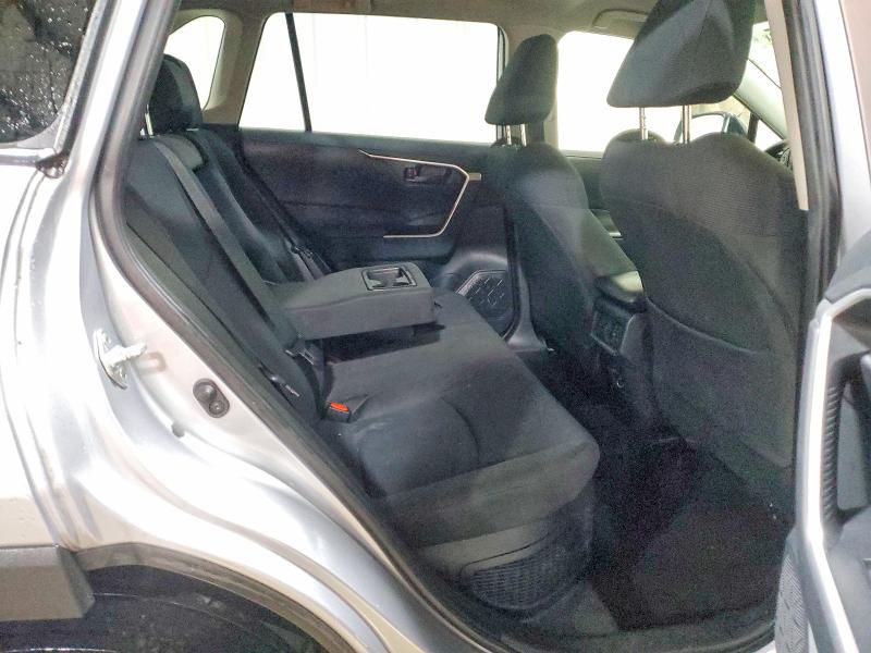 Photo 11 from auction – 2022 TOYOTA RAV4 LE with VIN JTMLWRFV5ND148888