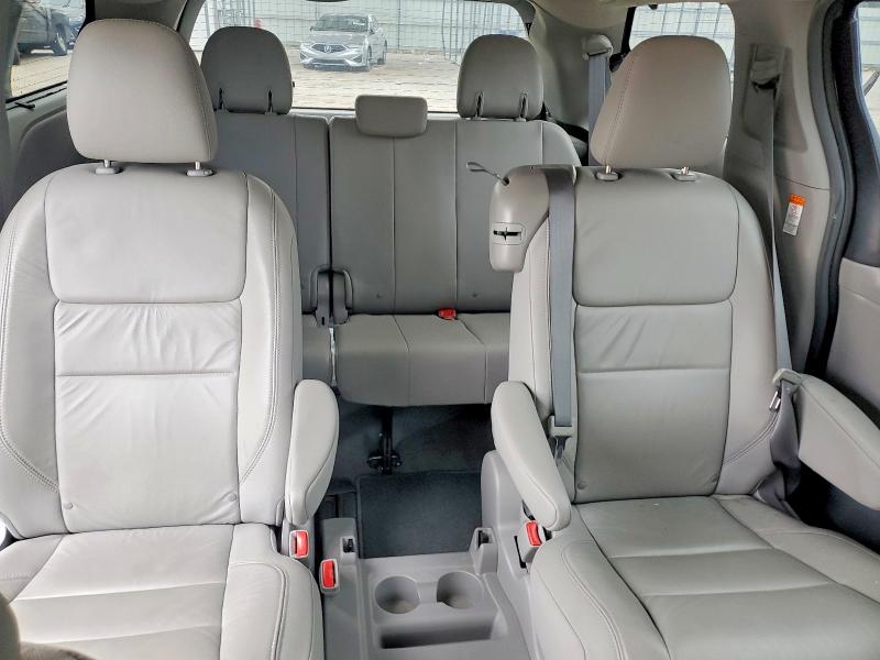 Photo 10 from auction – 2018 TOYOTA SIENNA XLE with VIN 5TDYZ3DC4JS905192