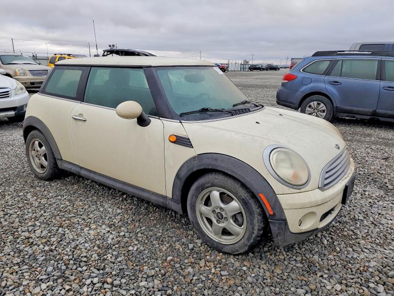 Photo 4 from auction – 2007 MINI COOPER with VIN WMWMF33547TL67174