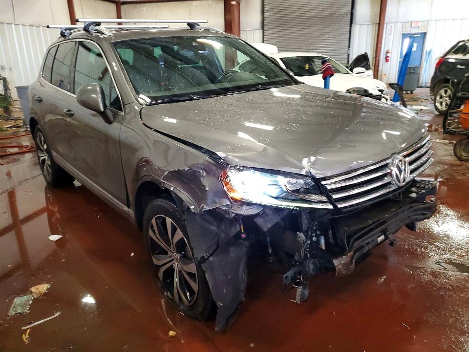 Photo 4 from auction – 2017 VOLKSWAGEN TOUAREG with VIN WVGRF7BP1HD002736